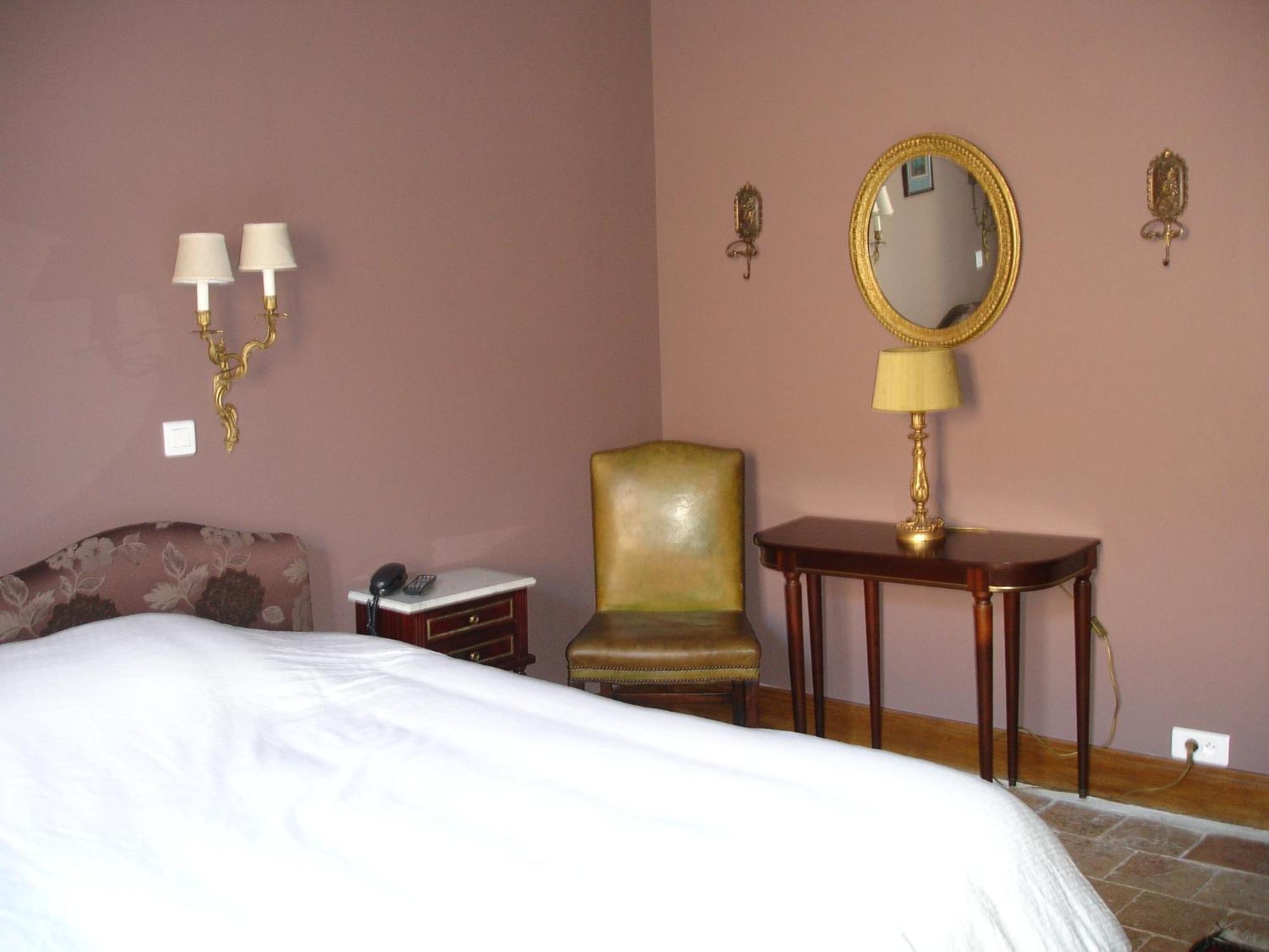 Le Relais Du Lyon D'Or Hotel Angles-sur-l'Anglin Exterior photo