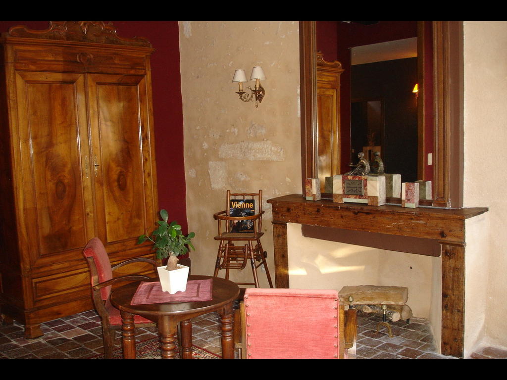 Le Relais Du Lyon D'Or Hotel Angles-sur-l'Anglin Exterior photo